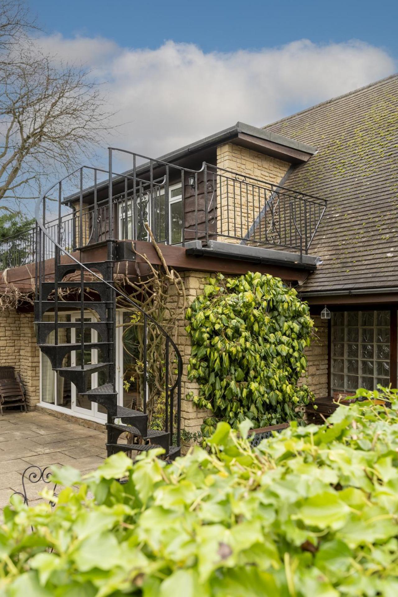 Sandford Meadow Guest House Kennington  Exterior photo